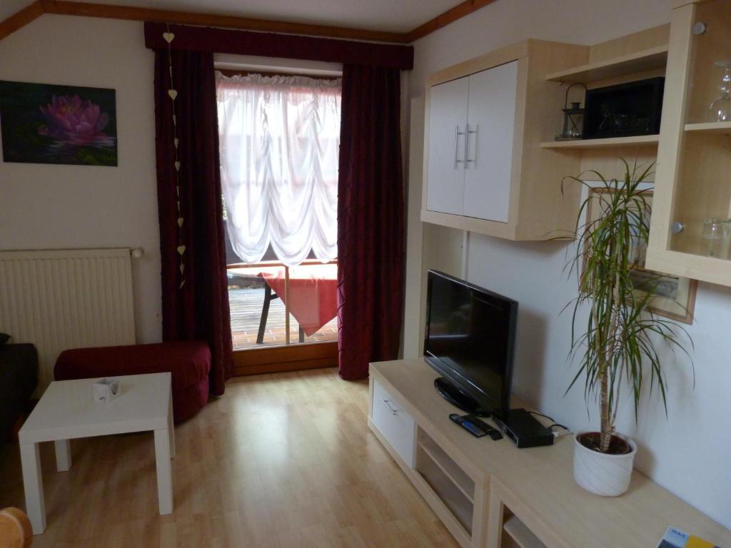 Апартаменты Ferienhaus Bluemel Inkl. Freier Strandbadeintritt Фельден-ам-Вёртер-Зе Номер фото